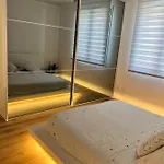Apartment Ferrarese209 *